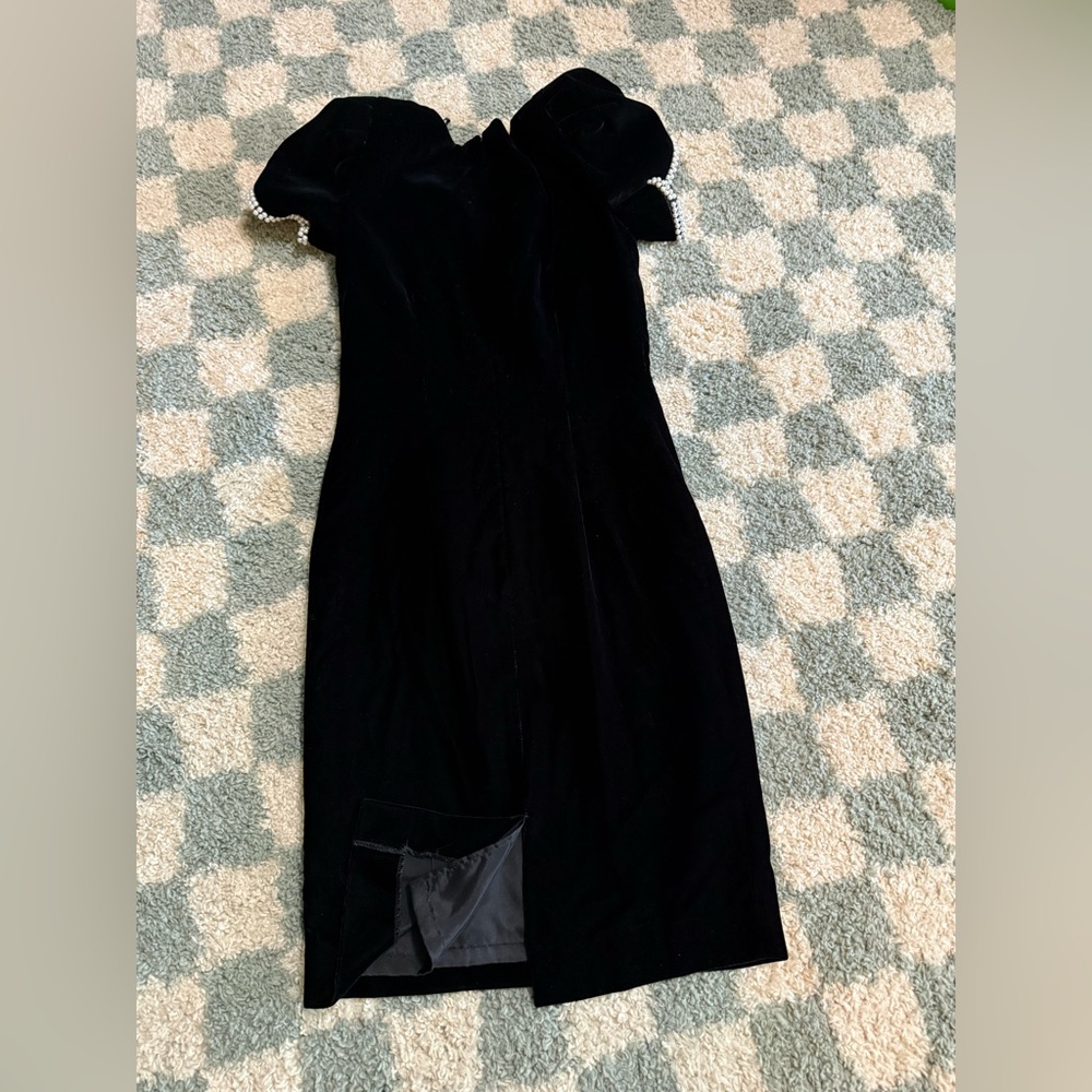 Vintage Classic Black Velvet Dress with Pearl Trim and Puff Sleeves Feminine 4 - Picture 9 of 11